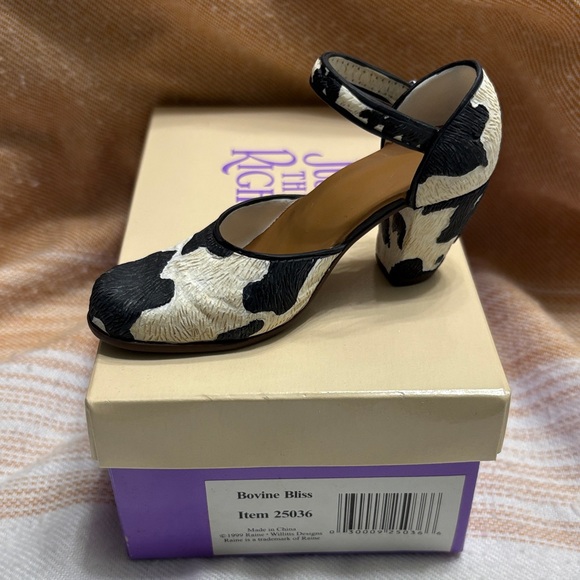 Just The Right Shoe Black and White Heels - Picture 2 of 5